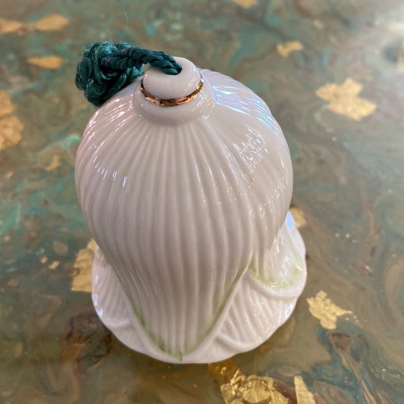 Belleek fine porcelain bell SALE - Picture 4 of 6